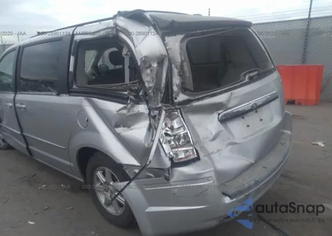 2010 Chrysler Town & Country Touring from USA, damaged, VIN 2A4RR5D18AR198714